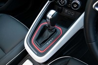 変速機は7段のデュアルクラッチ式AT「7EDC」。先代モデルよりも1段増えるとともにクラッチが乾式から湿式に変更された。