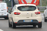 【写真8】「ルノー・クリオ」のテールゲートには「柔道」の文字が。ドライバーの体格は確認できなかった。