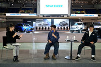 「エアロ×アートのカリスマ対談」より、「TRA京都」の三浦 慶代表(写真中央)と、「ART FACTORY」の澤田 弘代表(同右)。