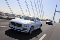 2リッターの排気量から320psの最高出力を発生する「S90 T6 AWD インスクリプション」。JC08モードの燃費値は12.5km/リッターを記録する。