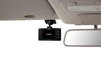 CSD-790FHGの取り付け例。リアビューミラーの陰に取り付ければドライバーの視界の邪魔になることはない。