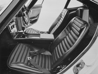 「2000GT」のインテリア。トランスミッションは5段MTに加え、後に3段AT「トヨグライド」も設定された。