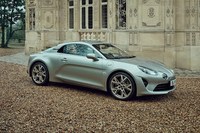 新生「アルピーヌA110」は、2017年3月のジュネーブモーターショーでデビューして以来、世界のスポーツカーファンをよろこばせてきた。