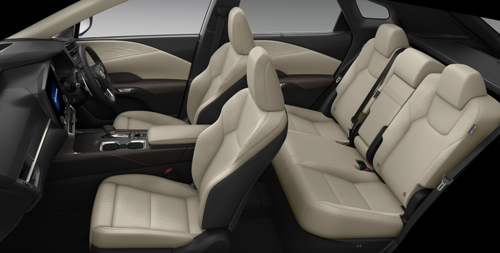 「RX500h“Fスポーツパフォーマンス”」と「RX350“Fスポーツ”」にはホワイトの内装色が追加設定された。