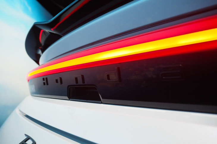 ホンダ・プレリュード(純正アクセサリー装着車のリアコンビランプ)