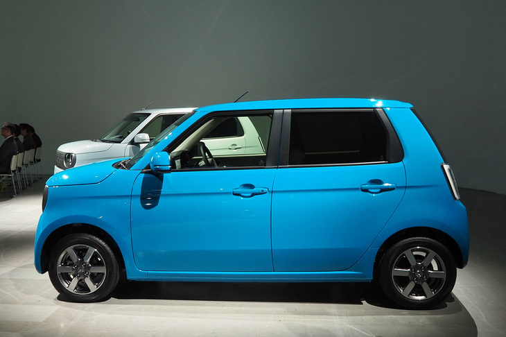 ホンダN-ONE e:(サイドビュー)