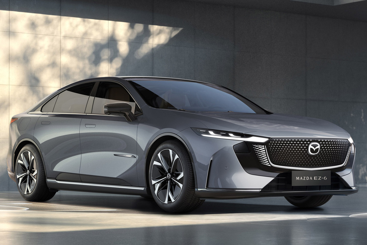 マツダが北京で4ドアセダンとSUVの電気モデルを同時に発表 【ニュース