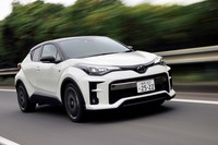 標準モデルも含めて、6段MTにはアイドル発進からのアシストやダウンシフト時のブリッピング機能が搭載されている。