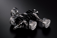 「BRZ STI SportタイプRA」のエンジンに使用されるピストンとコンロッド、クランクシャフト。