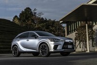 ボディーサイズは先代とほぼ変わらないが、ホイールベースは60mm延長されている。