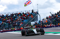 F1第12戦イギリスGPを制したメルセデスのルイス・ハミルトン。2021年サウジアラビアGP以来となる久々の勝利を母国ファンの前で挙げた。(Photo=Mercedes)