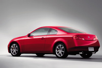 2003年1月に日本で発売された「スカイラインクーペ」。ほかにもZ33世代の「フェアレディZ」などもあり、とにかく当時の日産デザインは生き生きとしていた。