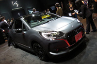 2017年9月に発売された特別仕様車「DS 3 ダークサイド」も展示されていた。