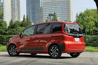 デザインのテーマは「シカクマル」。コーナーを丸めたその姿は、クルマを大きく、偉く見せようというものではなく、コンパクトさや取り回しのしやすさを視覚的にも表現したものだった。(写真:荒川正幸)