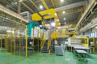 これが日本初導入という、6000tクラスのメガキャストマシン。FSW技術との組み合わせにより、さまざまなバッテリーケースを高効率かつフレキシブルにつくれるようになる。