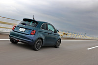 最新のモデルらしく運転支援システムも充実。アダプティブクルーズコントロールには、制限速度に応じてスピードを自動調整する機能も備わっている。