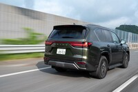 パワーユニットは最高出力415PS、最大トルク650N・mの3.4リッターV6ツインターボエンジン。WLTCモード燃費は8.1km/リッター。