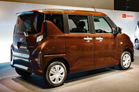 7代目「ムーヴ」発表会の会場より、ベースグレードの「X」。ムーヴのフルモデルチェンジは実に10年半ぶりのこと。先代の販売終了より、2年のブランクを経ての復活となった。