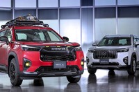 純正アクセサリーを装着した「WR-V」(写真右)とのツーショット。