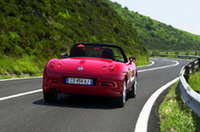 【スペック】
	全長×全幅×全高=3895×1655×1275mm/ホイールベース=2275mm/車重=1100kg/駆動方式=FF/1.7リッター直4 DOHC16バルブ(130ps/6300rpm、16.1kgm/4300rpm)/価格=292万9500円