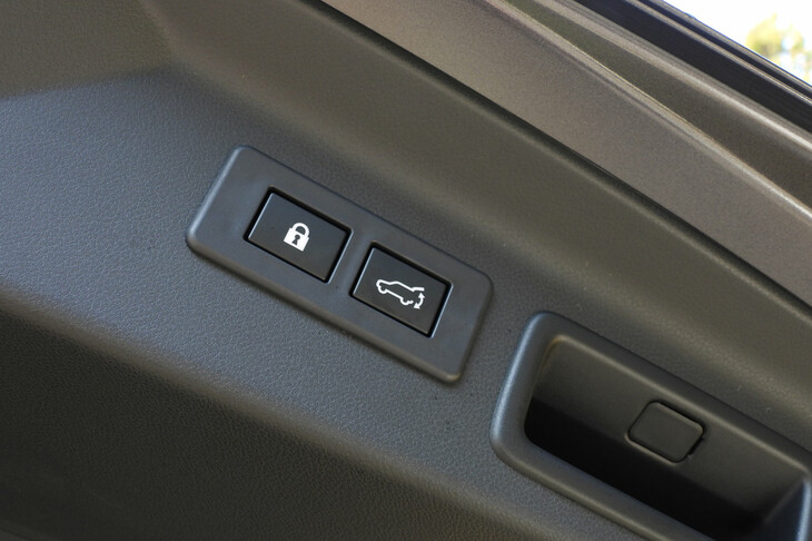 スバル・フォレスター スポーツEX(電動テールゲート)