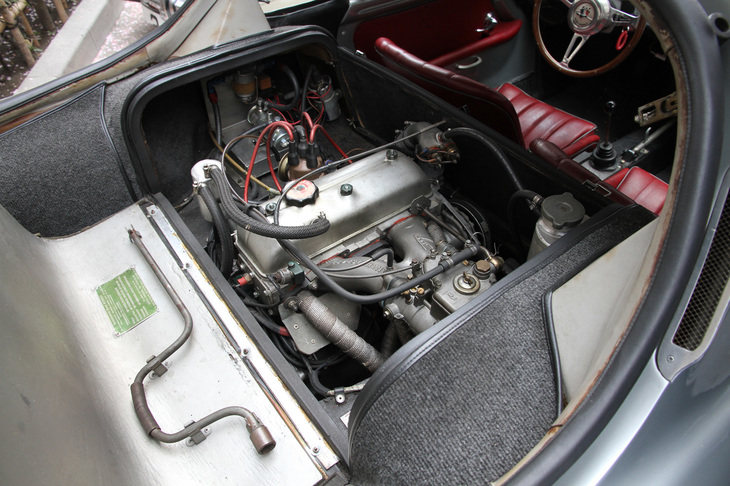 「ルネ・ボネ・ジェット」の、ミドシップされたエンジンはルノー製1.1リッター直4 OHV。