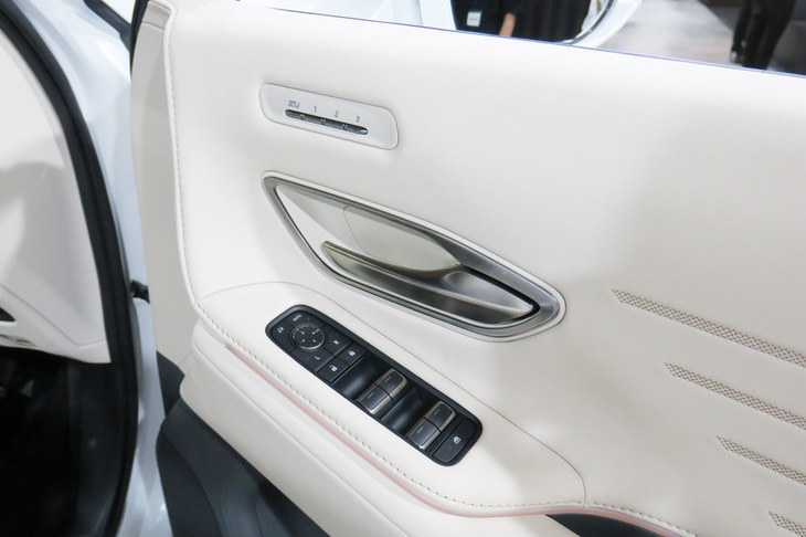 トヨタ・センチュリー(フロントドアコンソール&インナードアハンドル)