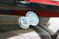 ほかのヒュンダイ車と同じく、「アイオニック ハイブリッド」にも5年走行距離無制限のメーカー保証が付帯する。