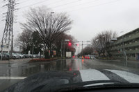 武蔵野→相模原の道程における雨はこんな感じ。想像以上に雨脚が強く、よみうりランドや百合丘の丘陵ではケツを滑らせながら坂道発進する羽目に。……タイヤ交換は早いほうがいいです。マジで。