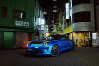 第724回:【Movie】東京での走行シーンは必見 高性能モデル「アルピーヌA110 R」登場!