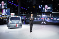 2017年のフランクフルトショー、フォルクスワーゲン(VW)グループのプレビューイベント「VWナイト」のひとコマ。