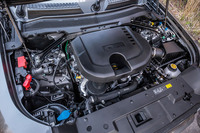 最高出力300PS、最大トルク650N・mを発生する3リッター直6ディーゼルターボエンジンに、同18PS、同42N・mの48Vベルト駆動スターター兼発電機を備えたマイルドハイブリッドシステムが組み込まれている。