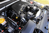 3.6リッターV6 DOHCエンジンについては、インテークバルブのリフト量を切り替えるバルブリフト機構を採用するなどの改良を実施。8段ATの採用とも相まって、従来モデルから23%の燃費向上を実現したという。