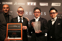 先代「デミオ」のチーフデザイナーを務めた、マツダの前田育男常務執行役員(右から2番目)。魂動デザインの生みの親としても知られる。