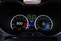 フル液晶タイプのメーターパネル。ノーマル(写真)/スポーツ/トラックの各走行モードに合わせて、表示デザインが切り替わる。