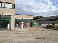 その後、上写真と同じアルファ・ロメオのショールームは、現行型「ジュリエッタ」の発表展示会を2010年に行った後、近くのジープショールームと統合されて空き家に。(下写真に続く)