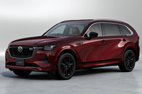縦置きパワートレインを採用するラージ商品群の第2弾で、3列シートを持つSUV「CX-80」。2024年10月に発売された。
