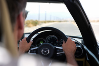 今回の改良では電動パワーステアリングの制御も変更。より緻密な操舵応答性とフィードバックが追求されている。