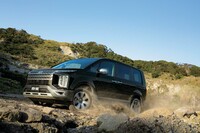 現行モデルの「デリカD:5」。初登場時は賛否両論を集めたフロントマスクだが、今では見慣れたという人も多いことだろう。