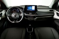 インストゥルメントパネルまわりはすべてハードプラスチックでできており、その質感はちょっと残念だ。