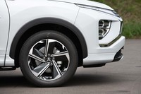 ホイールにも新デザインを採用。試乗車はブリヂストンのエコタイヤ「エコピアH/L422プラス」を履いていた。