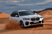 新型「X5」では、BWMの最新デザイントレンドに倣い、先代モデルよりも“キドニーグリル”が巨大化した。