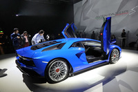 ランボルギーニ、「アヴェンタドールS」を披露の画像