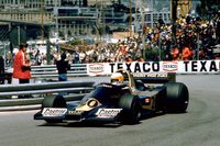 「ウルフ・ウィリアムズ・レーシング」を完全買収したウォルター・ウルフ。チームは1977年に「ウォルター・ウルフ・レーシング」と改称され、同年3勝を挙げる活躍を見せた。