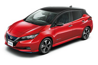 「日産リーフ」の車両本体価格は332万6400円から。より大きな62kWhバッテリーを搭載した「リーフe+」は441万1000円から。
