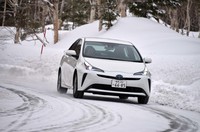 降雪地域をはじめ、本格的な冬の路面を安心して走るためには、やはりスタッドレスタイヤが必要。その点「アイスナビ8」は満足できる一品といえそうだ。