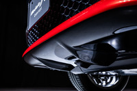 フロントバンパー下部は、「エアロスロープ」と呼ばれる独特の形状になっている。設計・実走・改修を繰り返し、空力性能を磨き上げたという。