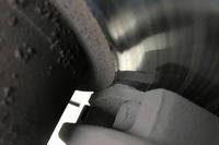 リアブレーキパッドがほとんどない! これはパーツ持ち込みで激安店で交換してもらった。