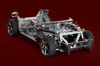 「プロサングエ」のシャシー。新開発のアクティブサスの働きにより、コーナリング中の姿勢やロールセンターが適切にコントロールされる。