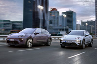 筆者のオススメは「マカン4」(写真左)。47万円の追い金で搭載されるフロントアクスルのモーターには価値がある。